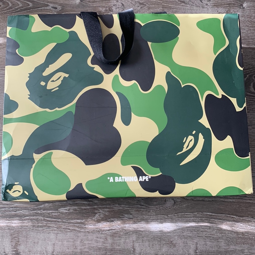 A BATHING APE “BABE”